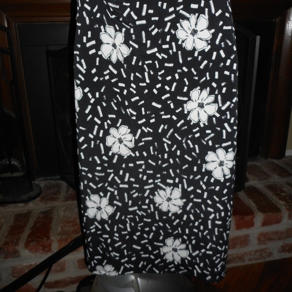 NWT Taylor black and white faux wrap dress, 6 - Picture 7 of 7
